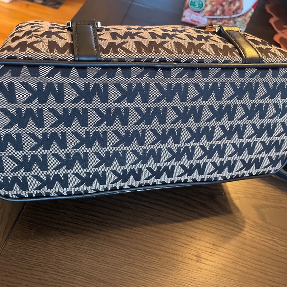 Small black Michael Kors purpse - Picture 3 of 7